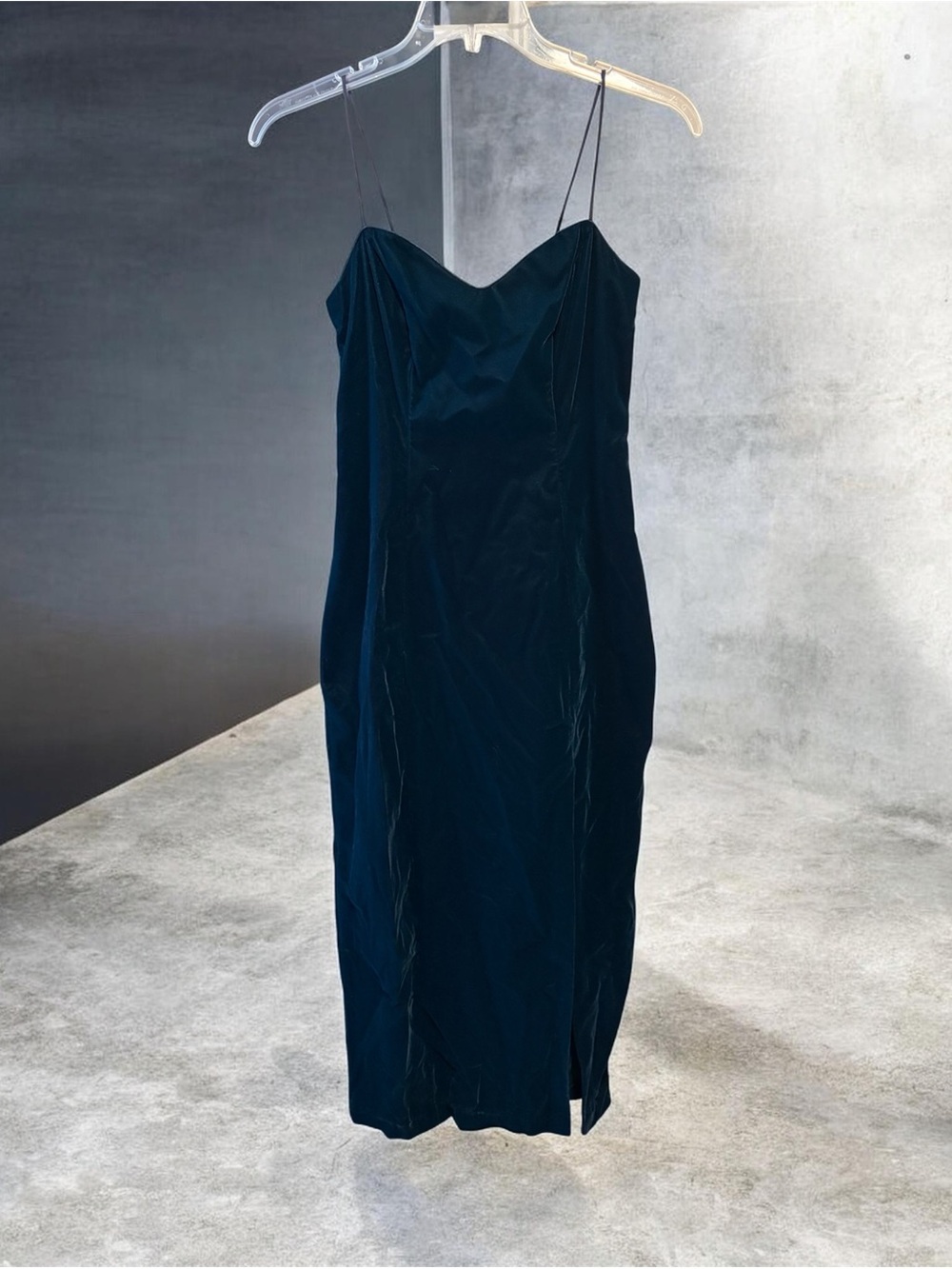 Elegant green Midi Slip Dress with Spaghetti Straps